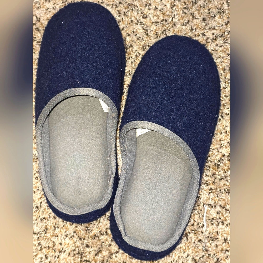 DF by Dearfoams slippers in Navy